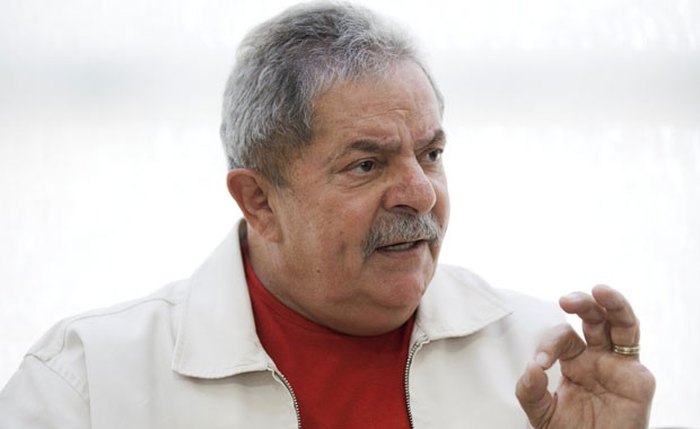 Em entrevista a jornal, Lula diz que não crê na existência do mensalão