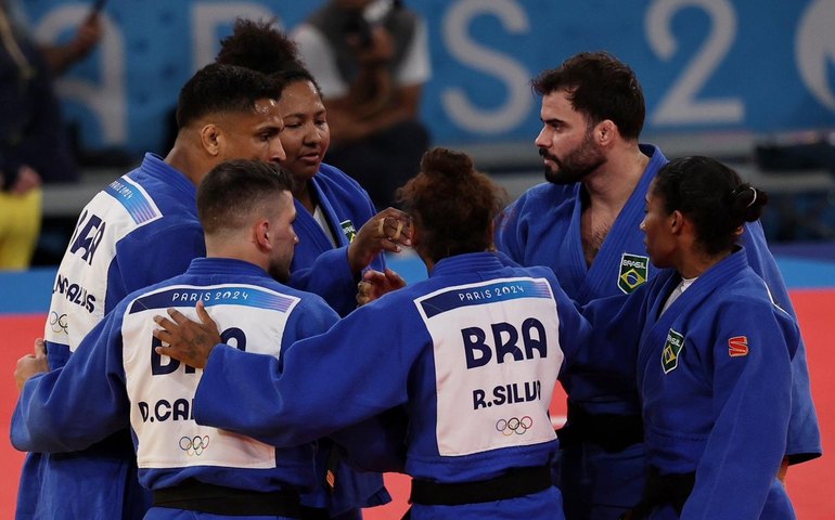 Bronze para o Brasil! Com emoção, equipe do judô derrota a Itália e alcança melhor desempenho em Olimpíadas