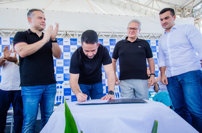 Governador anuncia investimentos para Porto Real do Colégio em evento que retomou obras na BR-101