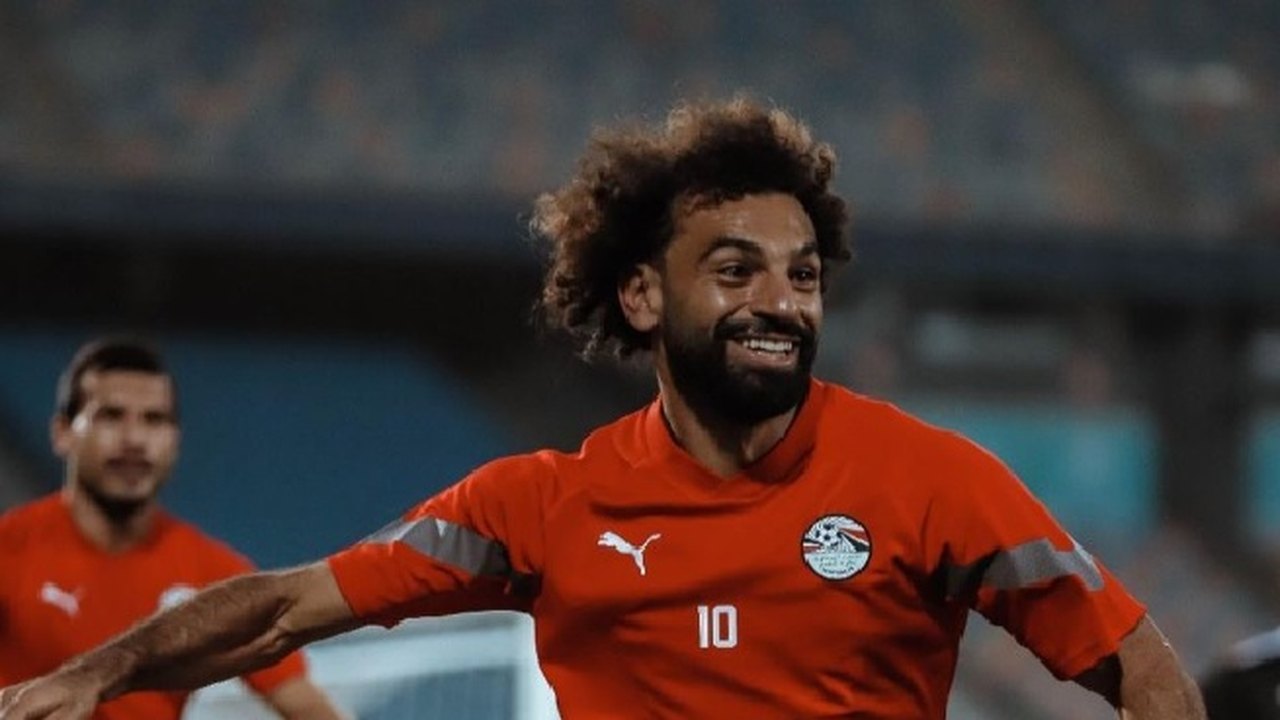 Em despedida de Salah, Liverpool empata e garante vaga na Liga dos Campeões; veja momento da saída do egípcio