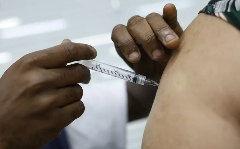 Saúde realiza Dia D de vacinação contra a gripe neste sábado