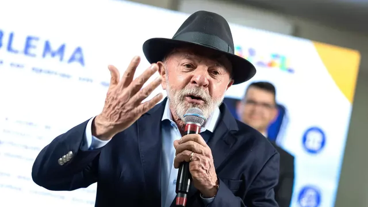 Lula lidera no 1º turno e amplia vantagem sobre Flávio Bolsonaro no 2º, diz Quaest