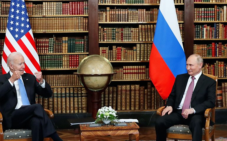 Putin e Biden mantêm canais indiretos de comunicação desde início do conflito ucraniano, diz mídia