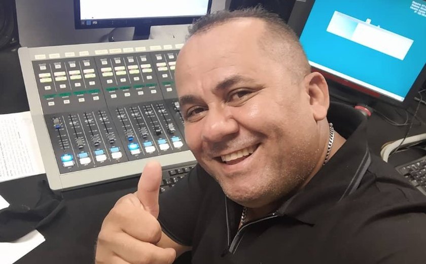 Sonoplasta da rádio Tupi de 51 anos morre com programa no ar após passar mal