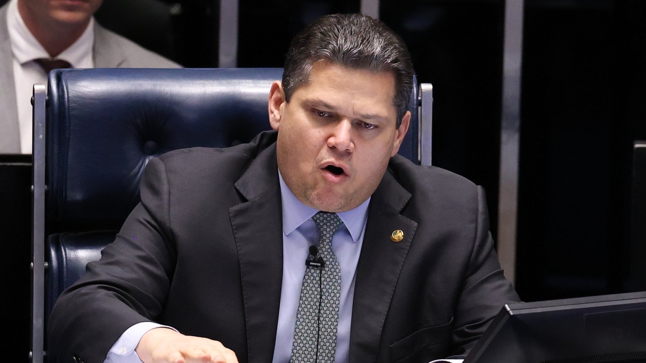 Alcolumbre vai promulgar fim da escala 6x1 nesta sexta