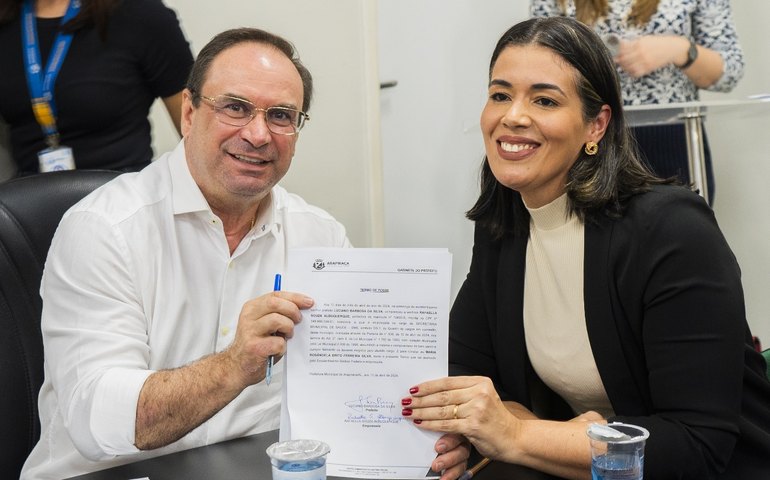 Prefeito Luciano Barbosa empossa nova secretária de Saúde de Arapiraca e garante: “os avanços continuam”