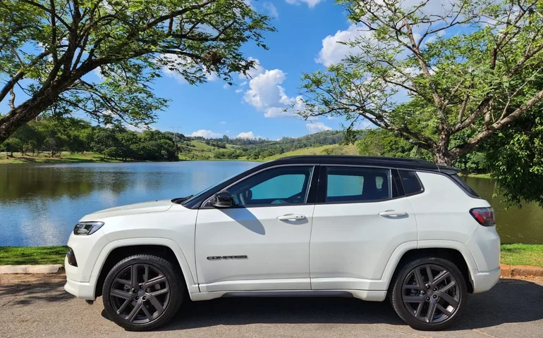 Jeep Compass se reorganiza e mantém disputa direta no segmento de SUVs médios