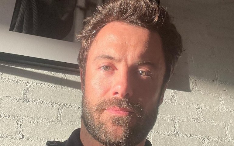 Kayky Brito quase foi atropelado por outro carro antes de acidente, mostra câmera de segurança