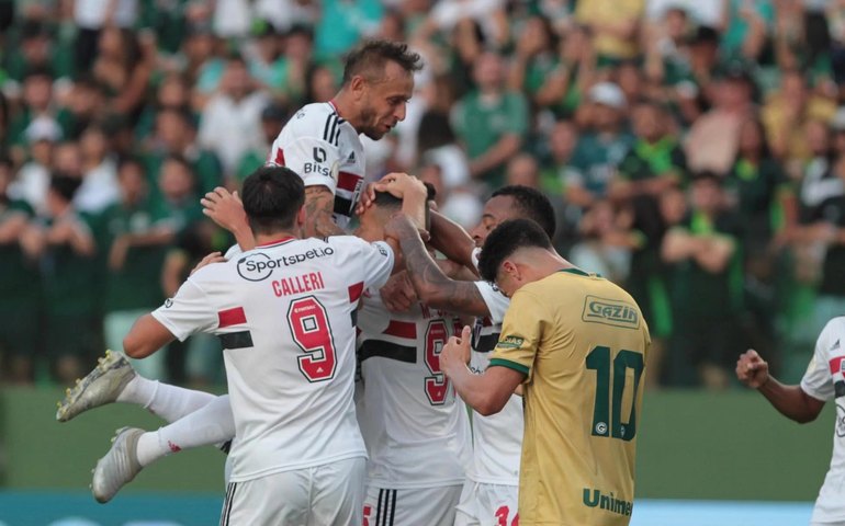 São Paulo goleia Goiás, mas vitória do Fortaleza impede entrada no G-8