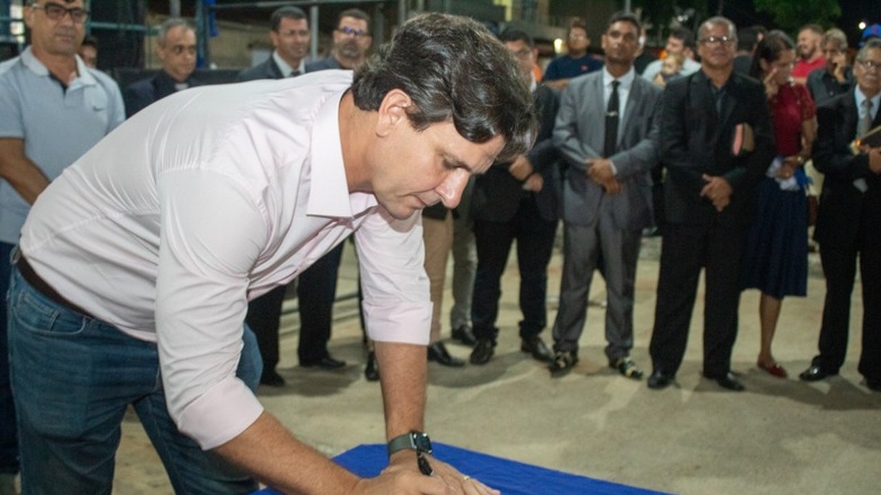 Prefeito Marcelo Beltrão assina ordem de serviço para construção de um grande monumento na Praça da Bíblia