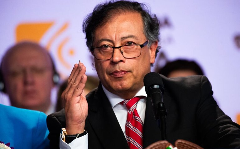 'Sou heterossexual', diz presidente da Colômbia sobre suposto vídeo com mulher trans