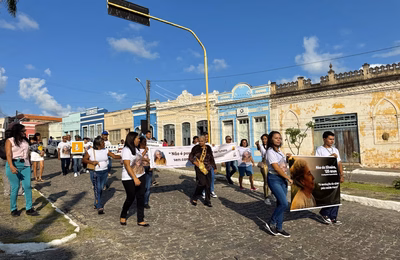 Usuários do CAPS de Penedo homenageiam a psiquiatra Nise da Silveira no Destile 7 de Setembro