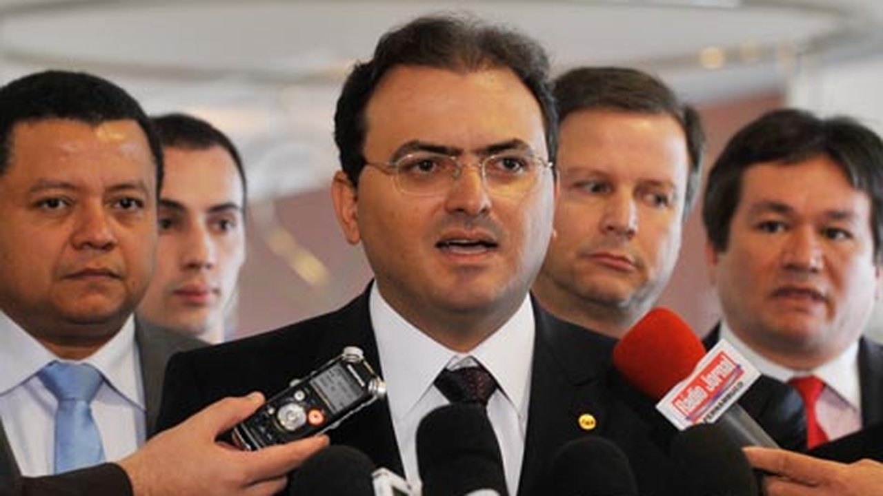 Seccionais da OAB fecham cerco e obrigam candidatos a se afastar de cargos