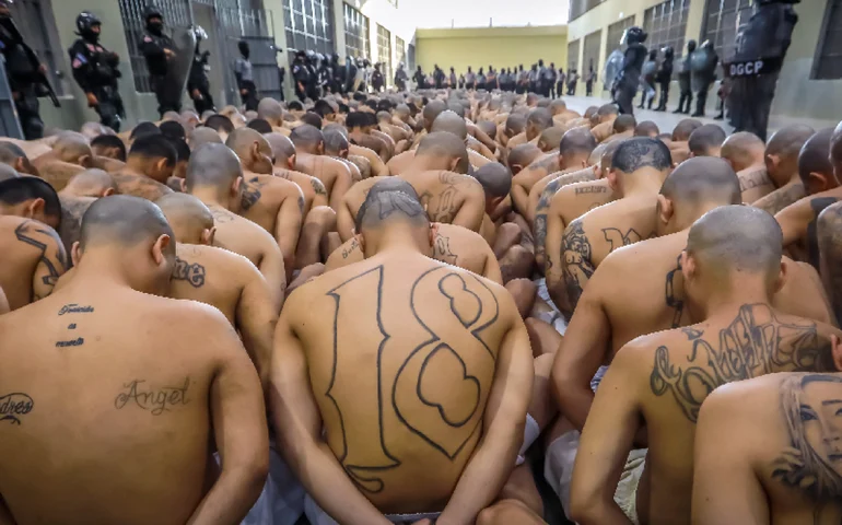 Tortura e prisão: quase 3 mil menores detidos em El Salvador sob regime de exceção, diz relatório