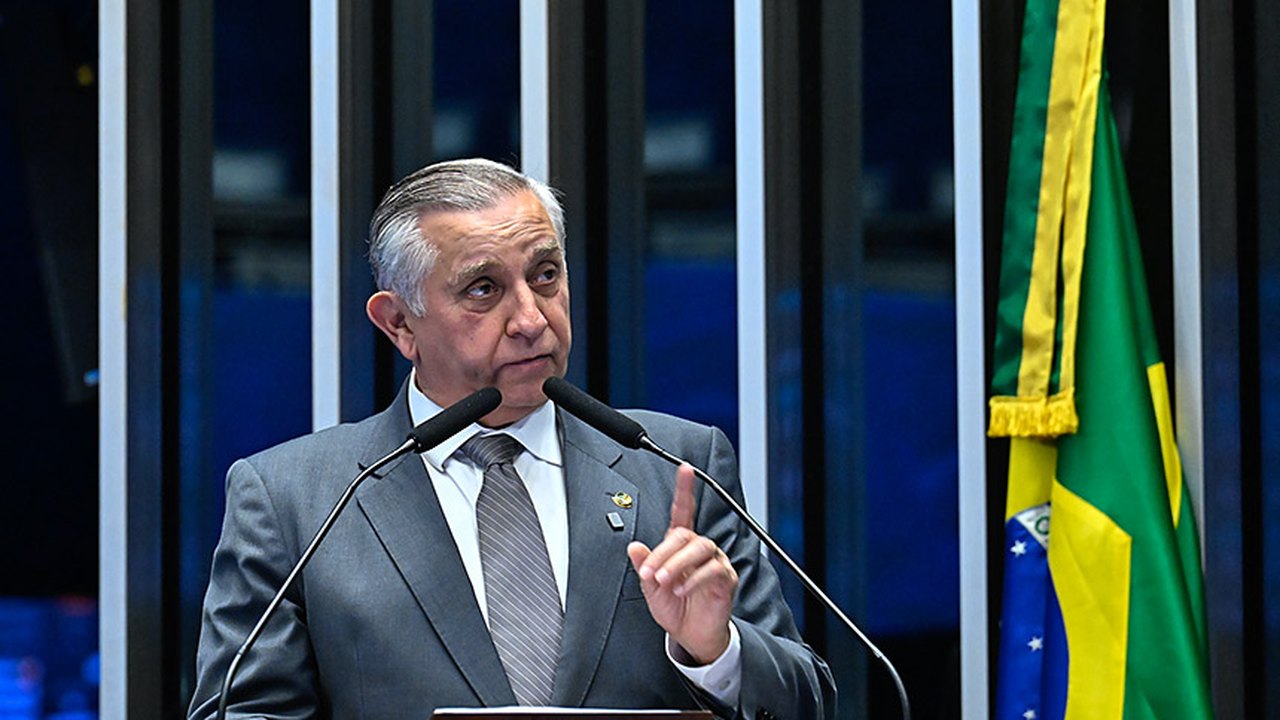 Todo advogado tem direito de se comunicar com cliente preso, afirma Izalci