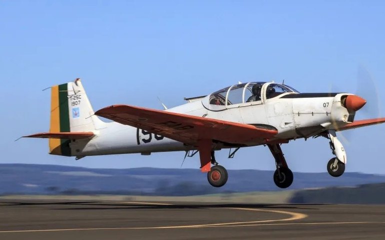 Avião da FAB desaparece após perder sinal na Grande Florianópolis