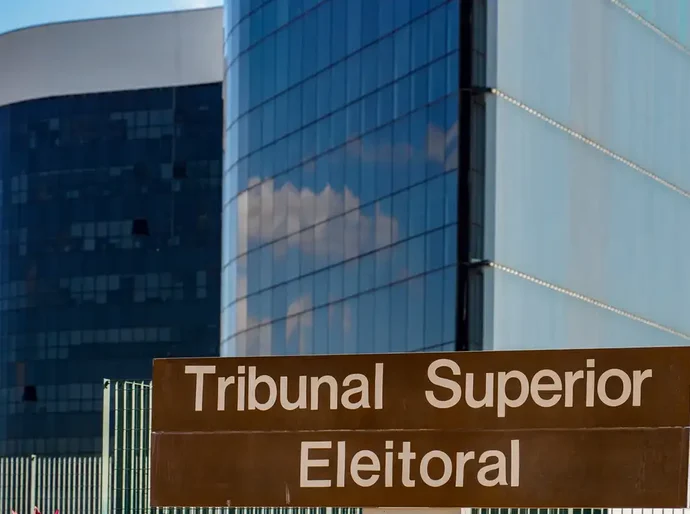 Eleições: TSE assina acordo com big techs para combater desinformação