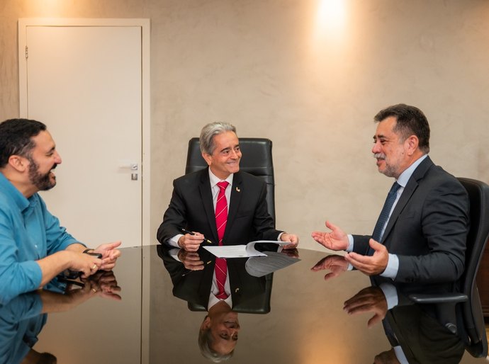 PGJ Lean Araújo participa de cerimônia que sanciona lei que institui licença compensatória no âmbito do MPAL