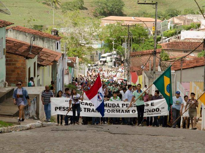 Dia Mundial da Educação é comemorado com avanços conquistados em Limoeiro