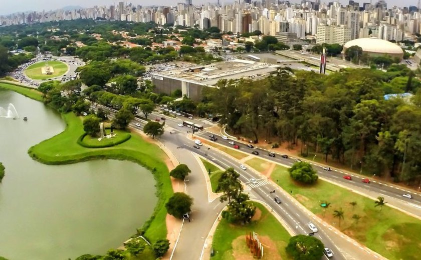 Estrutura metálica da marquise do Ibirapuera cai e deixa quatro feridos