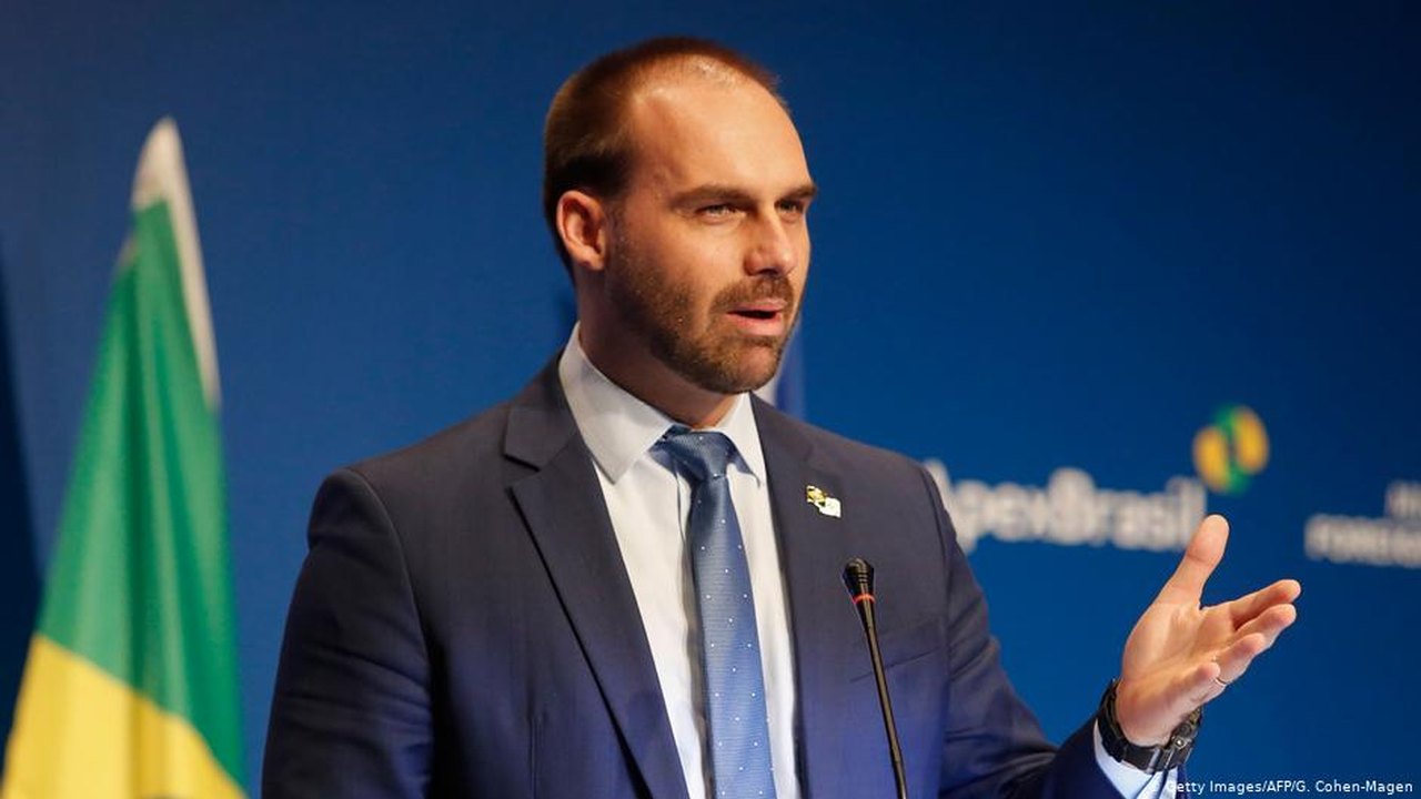 Eduardo Bolsonaro reassume liderança do PSL na Câmara dos Deputados