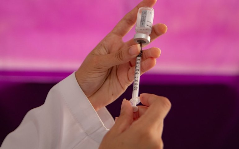 Vacina contra HPV passa a ser aplicada em dose única a partir deste mês