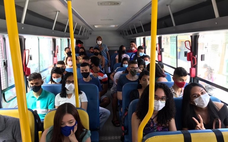 Prefeitura de Santana do Mundaú disponibiliza transporte gratuito para alunos do ENEM