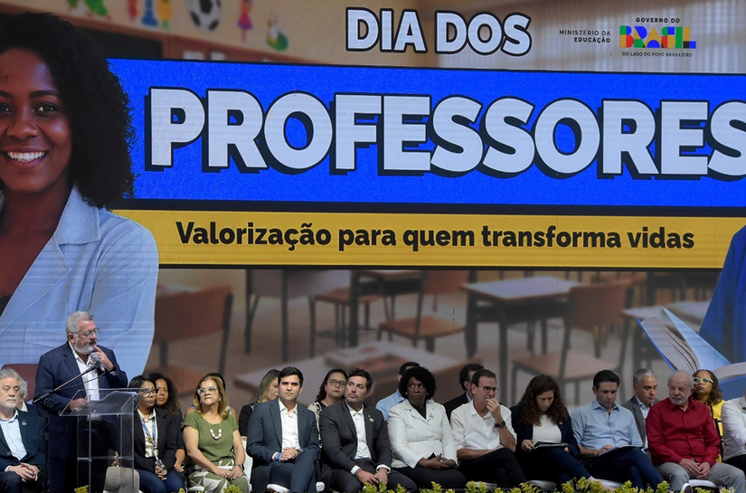 Caixa lança pacote de valor para a semana dos professores