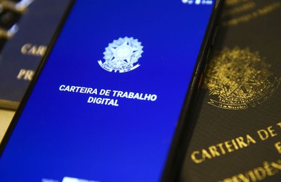 Governo prorroga portaria sobre trabalho em feriados, mas exigência de convenção coletiva permanece