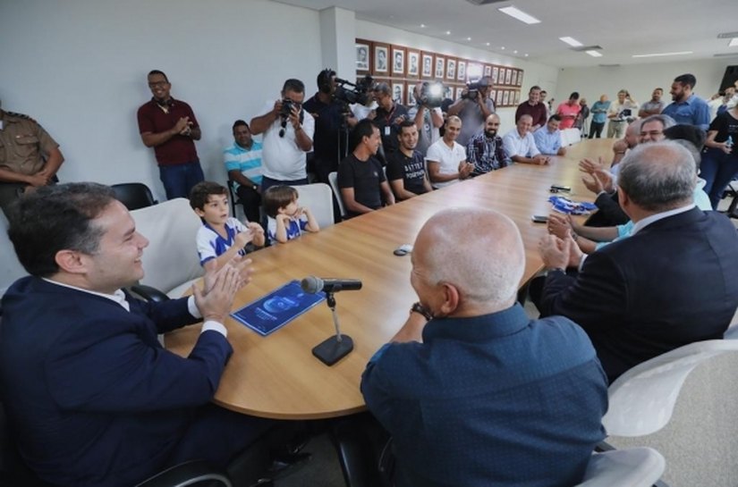 Governador dá primeiro passo para que Estádio Rei Pelé receba jogos da Série A