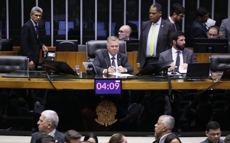 Câmara aprova urgência para três projetos; acompanhe