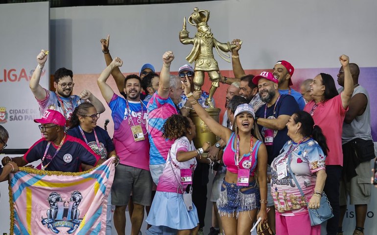 Rosas de Ouro é campeã do carnaval de São Paulo