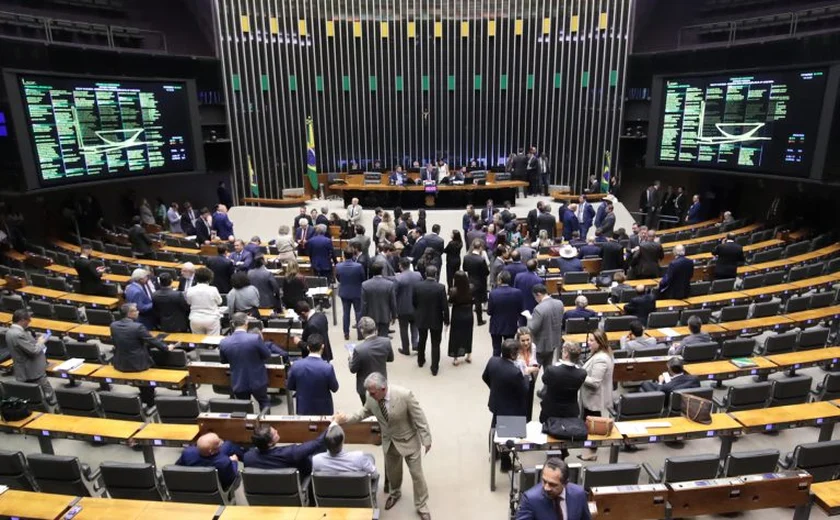 Câmara aprova PL que aumenta arrecadação em R$ 16,8 bi em 2025; texto vai ao Senado