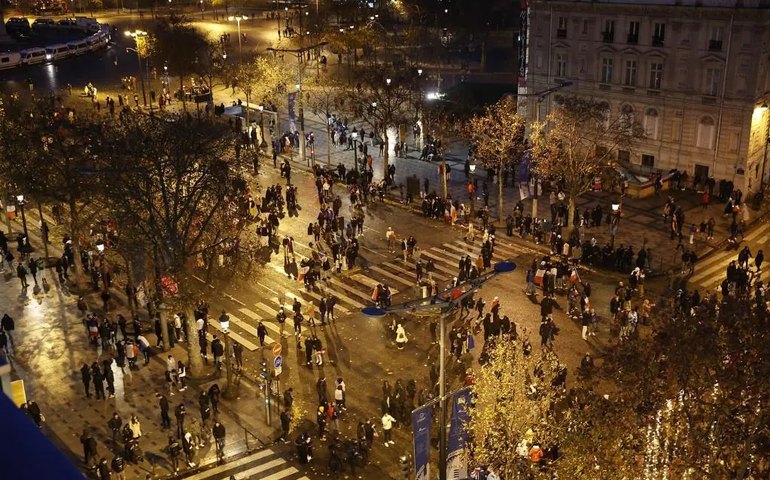França tem confusão nas ruas e prisões após perder para a Argentina na Copa