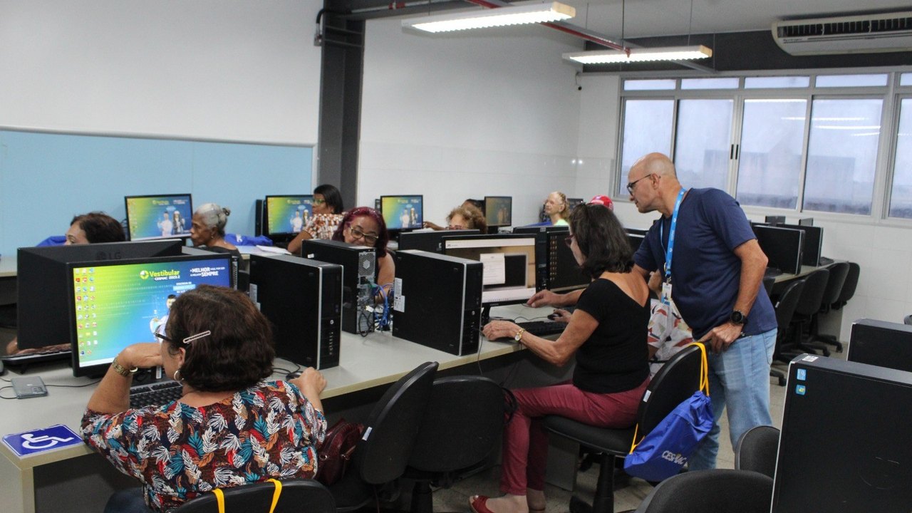 Saúde inicia curso de inclusão digital e noções de saúde para idosos