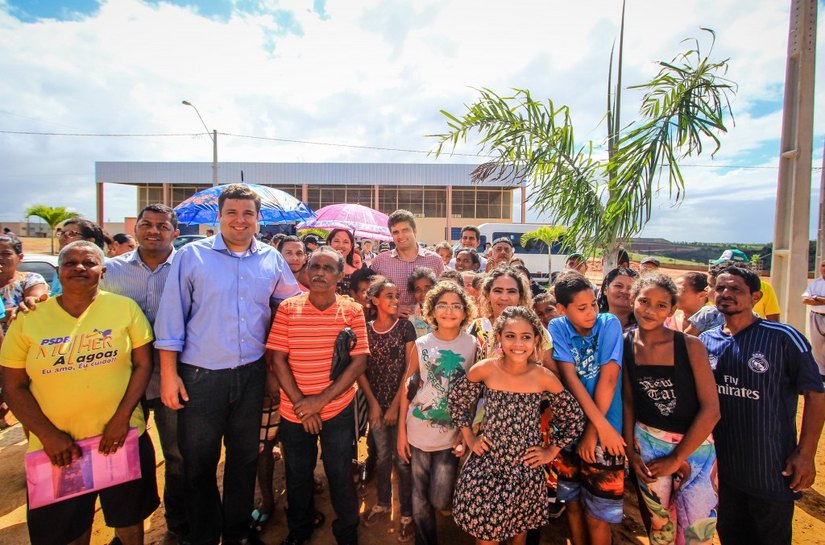 Rui Palmeira e futuros moradores visitam Parque dos Caetés