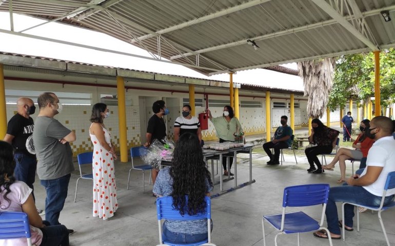 Estudantes da rede municipal participam de oficina e concurso de poesia