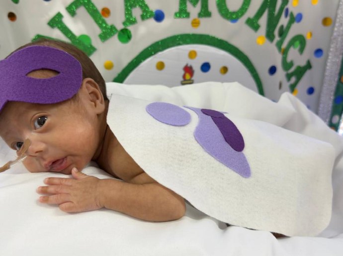 Maternidade Santa Mônica faz book de Carnaval com bebês e alerta para cuidados durante a folia