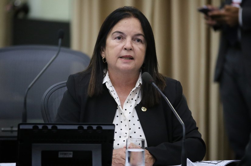 Deputada Fátima Canuto parabeniza Pilar pelos 152 anos de emancipação política