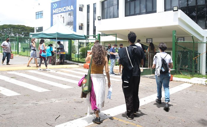 Programa oferece 190 mil bolsas parciais ou integrais