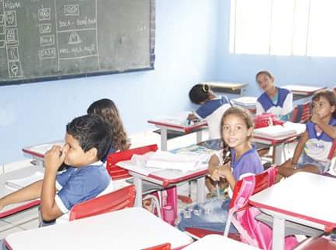 Pilar: prefeito Carlos Alberto Canuto visita creche e escola da rede pública