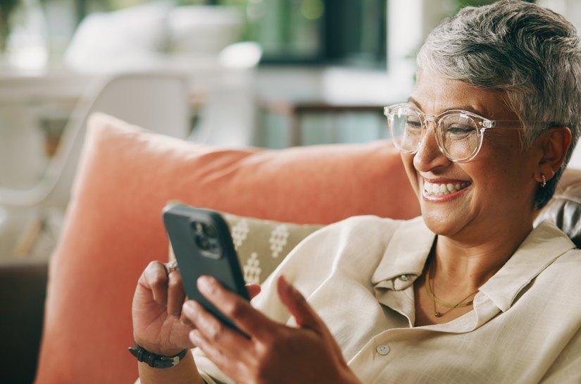 Entre aplicativos e mensagens: geração 60+ ganha espaço no universo digital