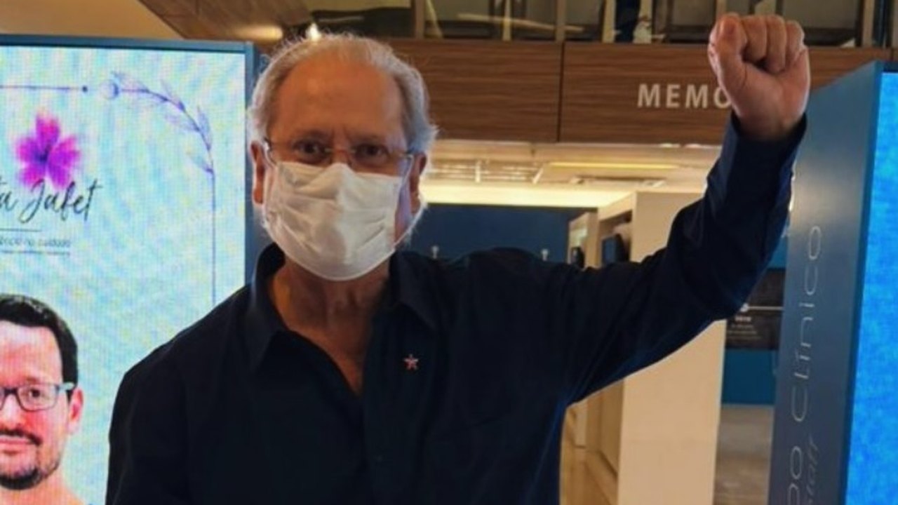 José Dirceu recebe alta do hospital após ser internado com linfoma