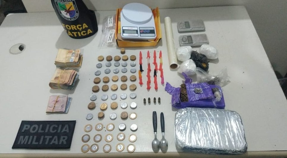 Drogas, munições e mais de R$ 7 mil são apreendidos dentro de casa em Aracaju / Foto: Foto: Polícia Militar/SE