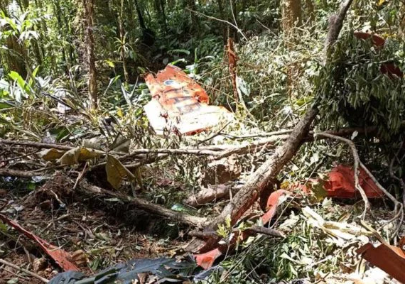 Avião da FAB desaparecido em SC é encontrado com duas pessoas mortas