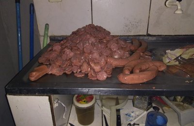 Vigilância Sanitária interdita pizzaria e apreende produtos impróprios para consumo