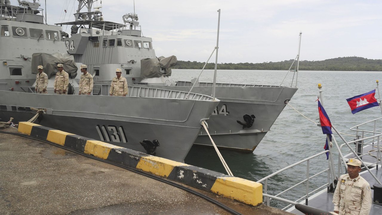 Navio de guerra dos EUA chega ao Camboja perto de base militar chinesa