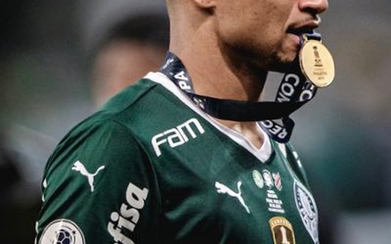Murilo volta aos treinos no Palmeiras e revela sofrimento na ausência: 'Momento difícil'