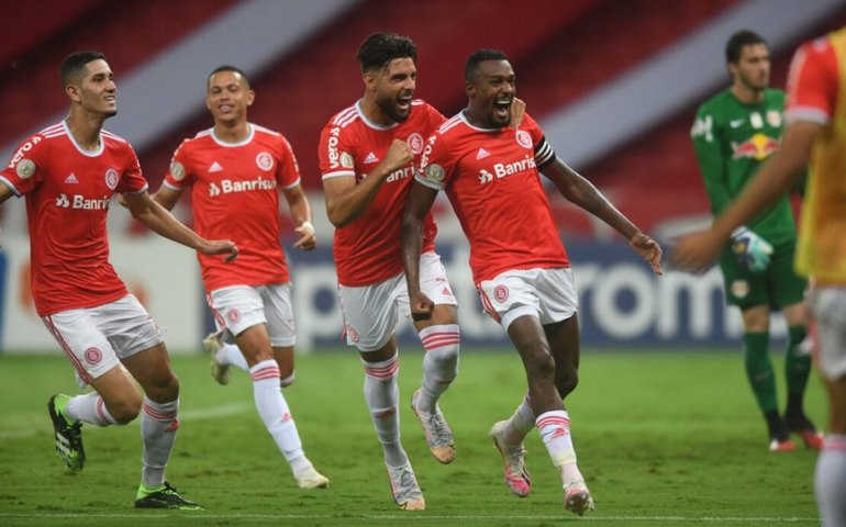 Inter ganha a nona seguida e se isola na liderança do Campeonato Brasileiro