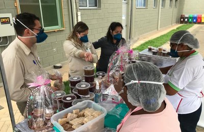 Feira Comunitária: fruto dos projetos sociais apoiados pela MVV 